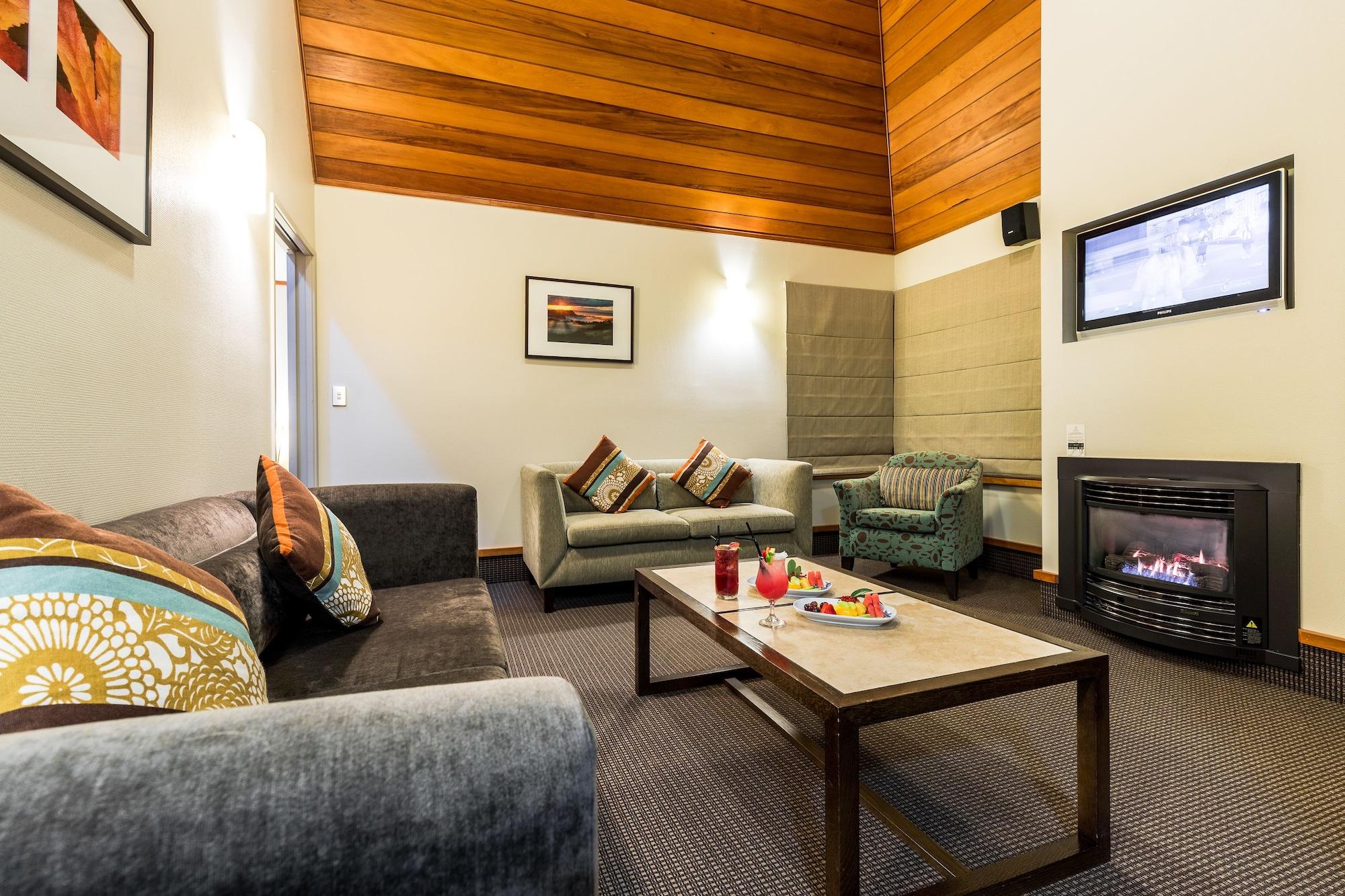 Distinction Te Anau Hotel & Villas Bagian luar foto