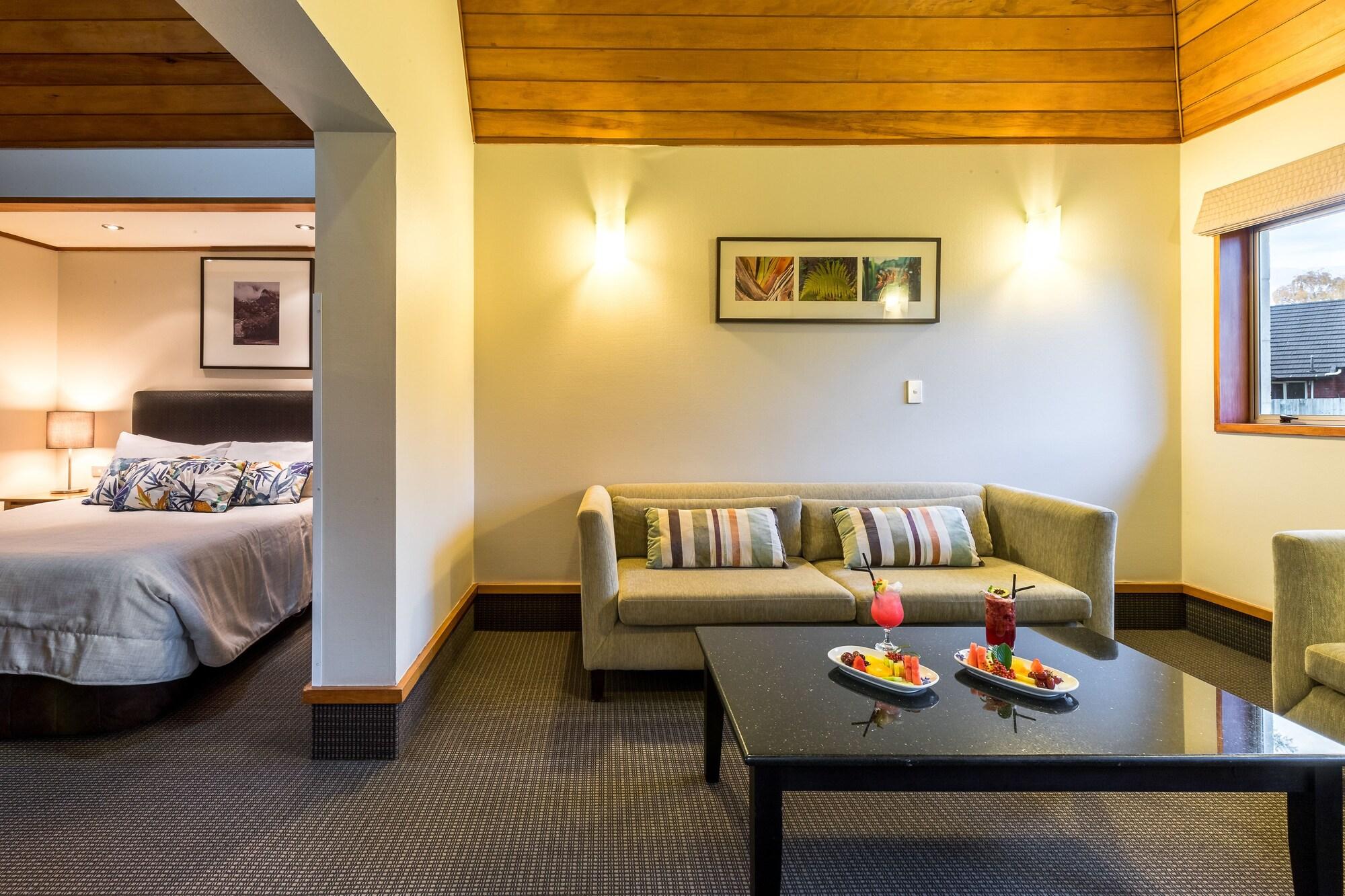 Distinction Te Anau Hotel & Villas Bagian luar foto