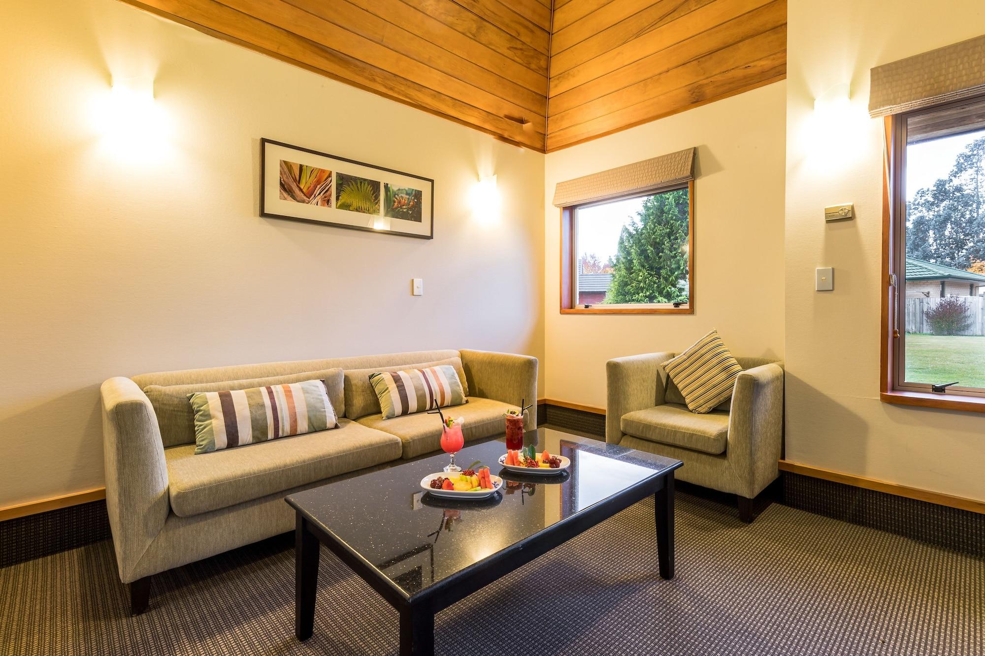 Distinction Te Anau Hotel & Villas Bagian luar foto