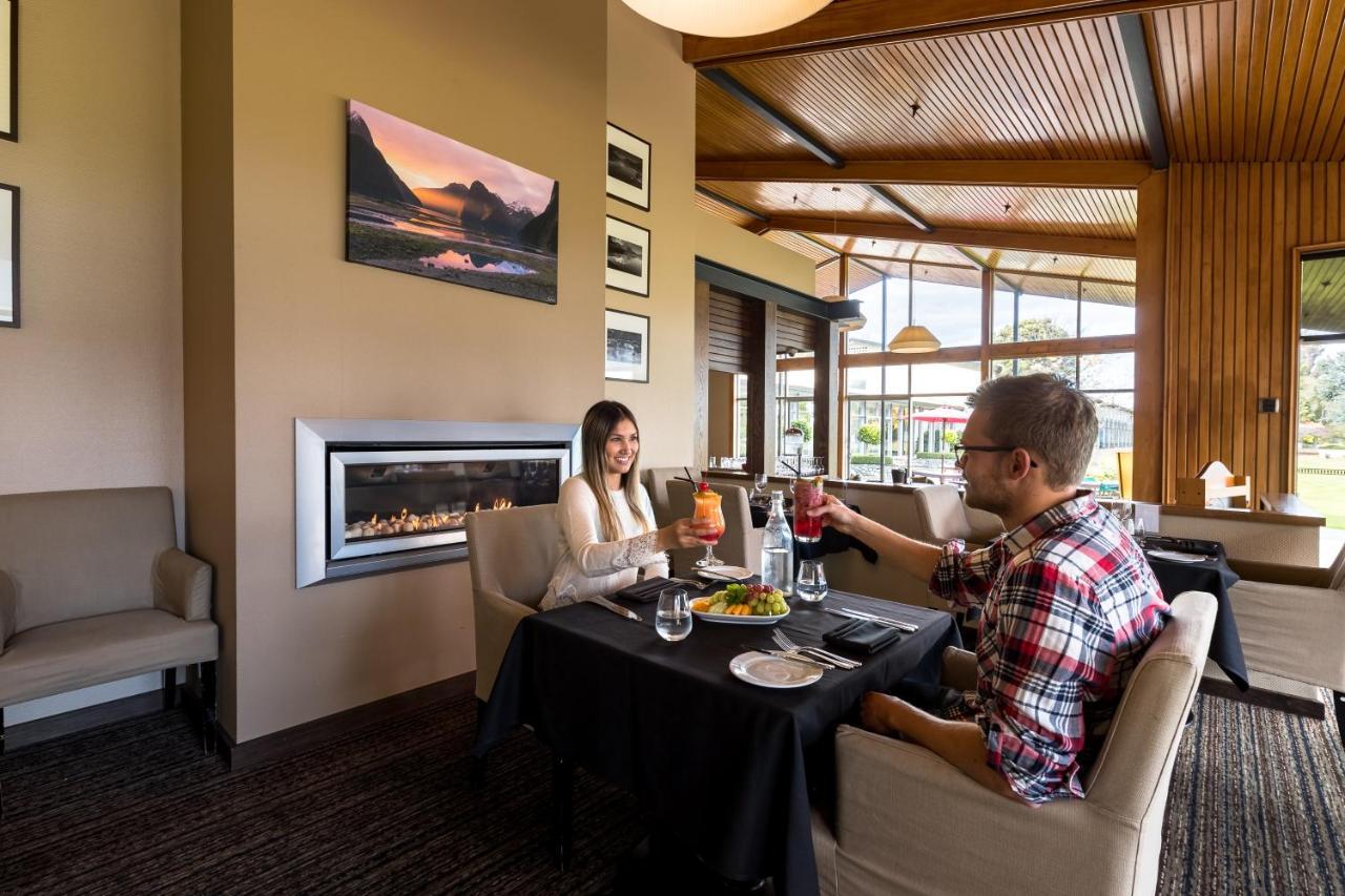 Distinction Te Anau Hotel & Villas Bagian luar foto