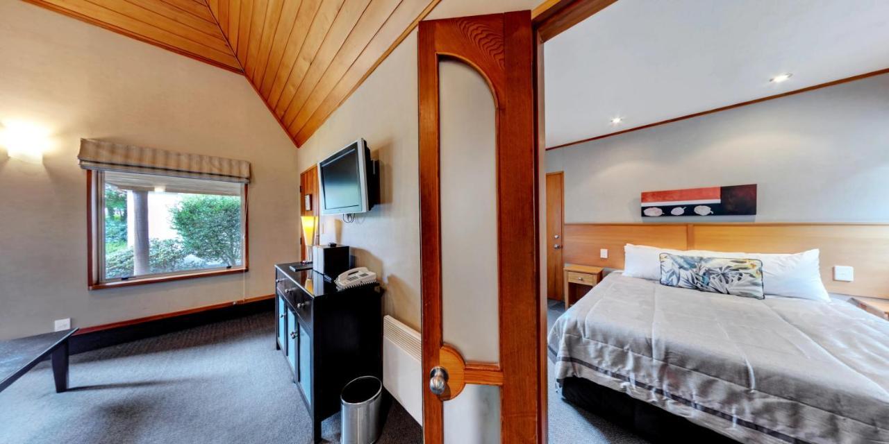Distinction Te Anau Hotel & Villas Bagian luar foto