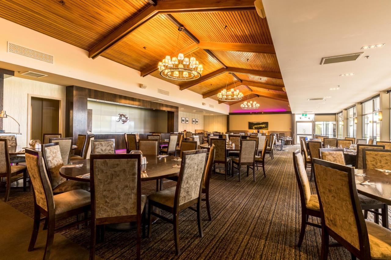 Distinction Te Anau Hotel & Villas Bagian luar foto