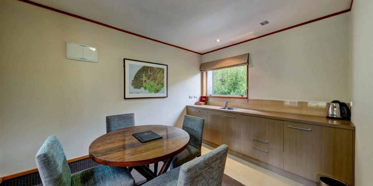 Distinction Te Anau Hotel & Villas Bagian luar foto