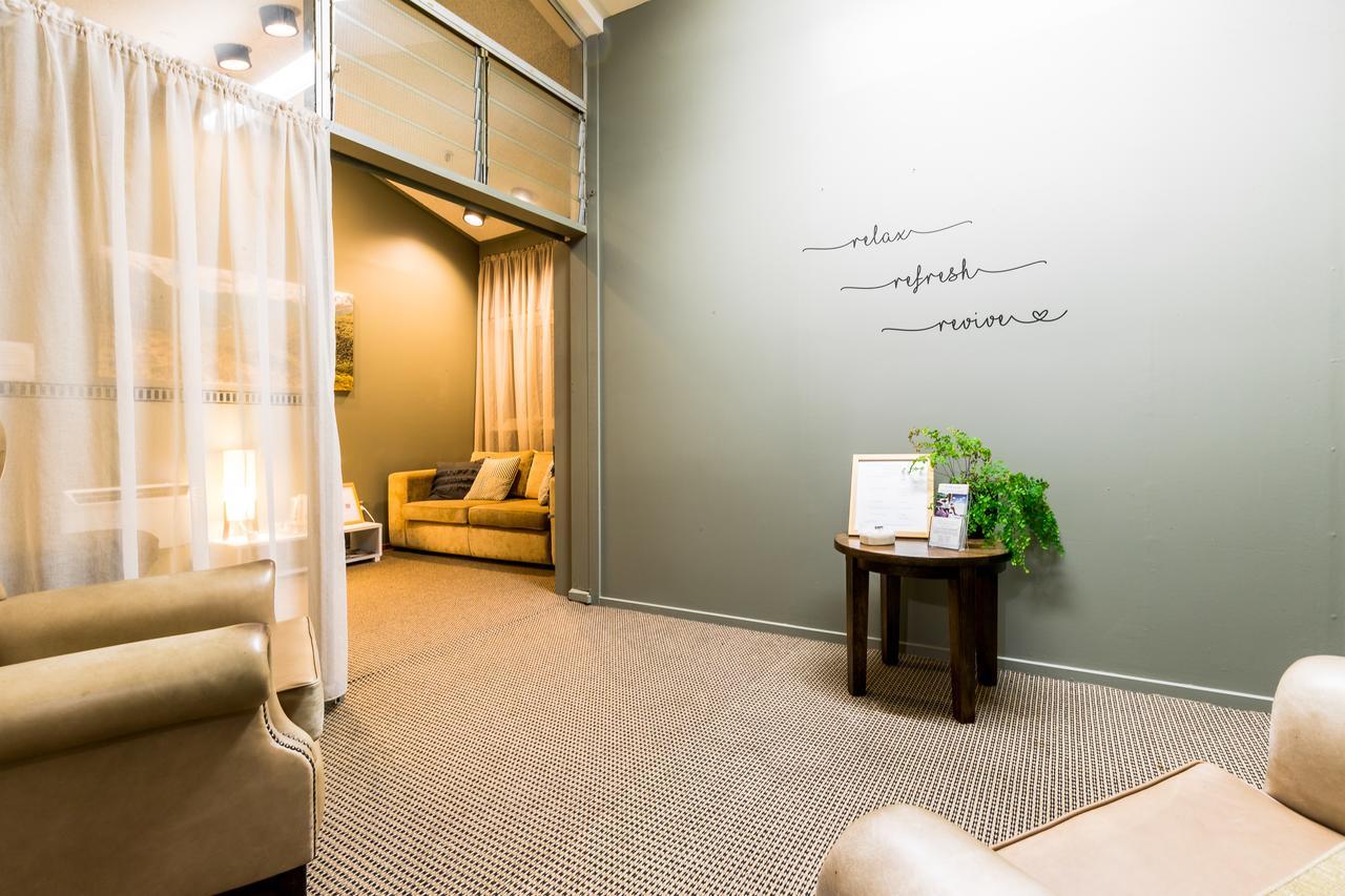 Distinction Te Anau Hotel & Villas Bagian luar foto