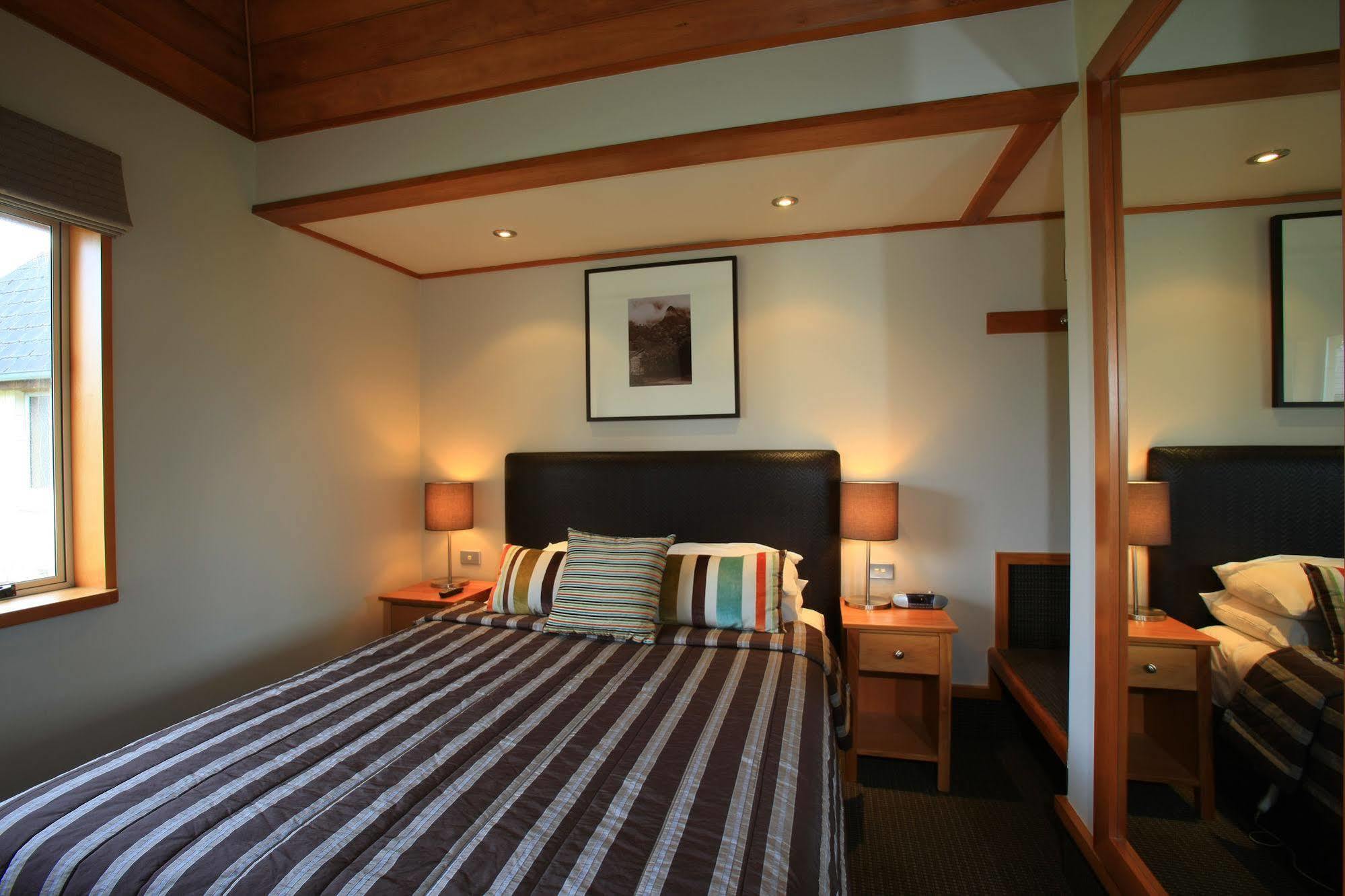Distinction Te Anau Hotel & Villas Bagian luar foto